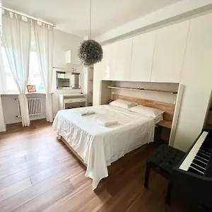 https://white-home-near-linate.italymilanhotels.net